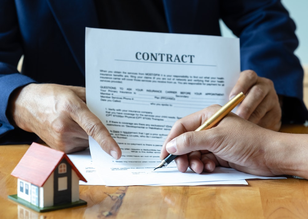 Comprendre et Négocier Votre Contrat de Bail Commercial : Un Guide Complet