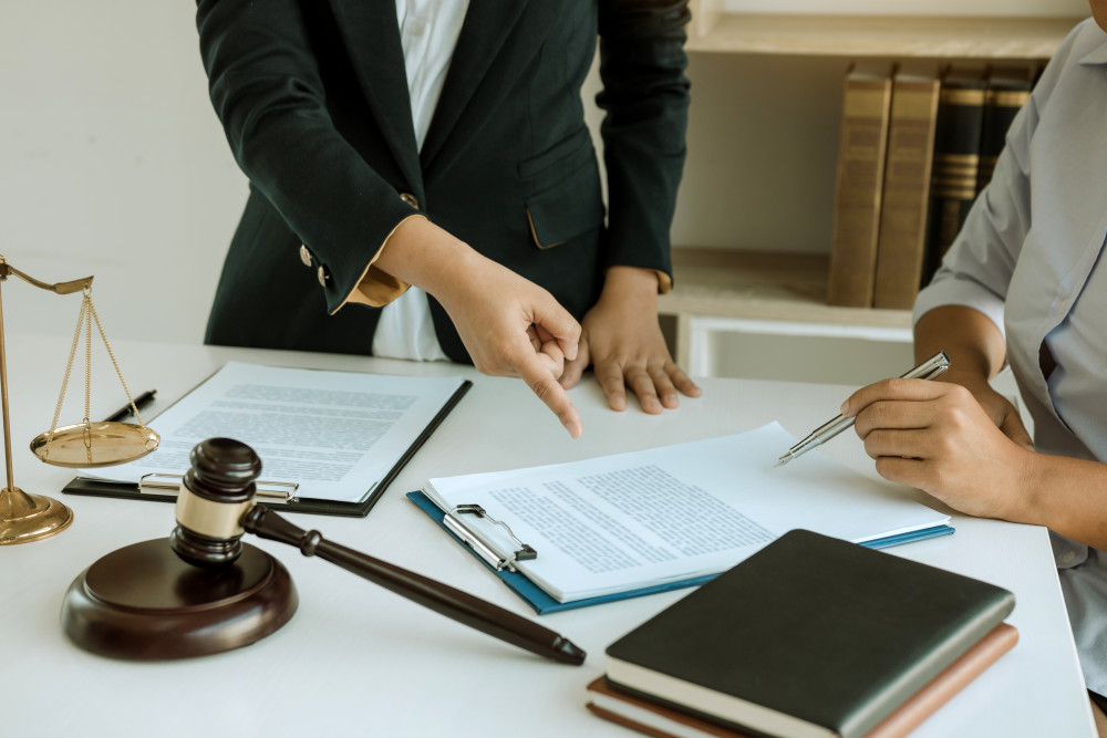 Cabinet juridique ou avocat : comprendre les enjeux et faire le bon choix