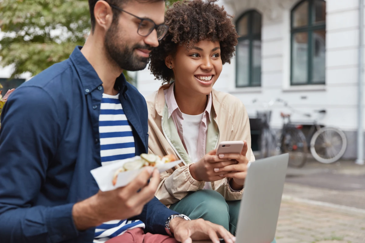 Les lois sur les courses en ligne : un tour d'horizon des législations à travers le monde