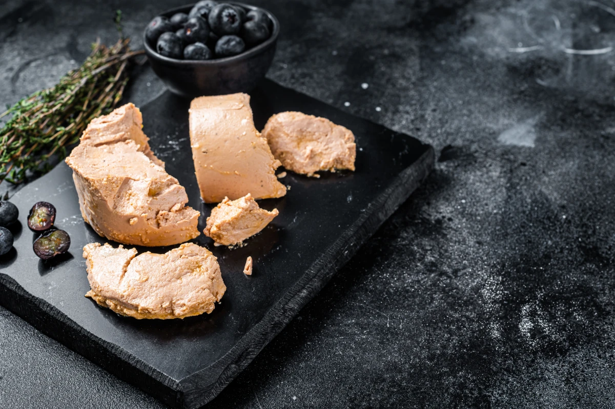 La législation sur le bien-être animal et la production de foie gras : un équilibre délicat entre tradition et éthique